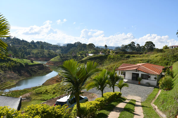 Venta de Casa Campestre en El Peñol Antioquia - Image 9